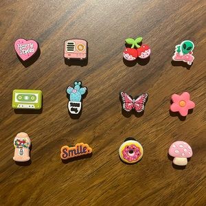 Trendy Teen/Young Women’s 12 Piece Croc Charm Set. Butterfly & Harry Styles 💗